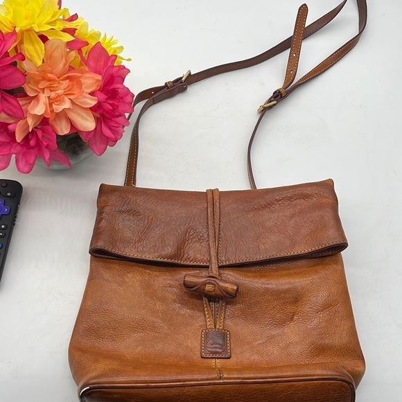 Dooney & Bourke Florentine Toggle Vintage Crossbody Bag. DB1571